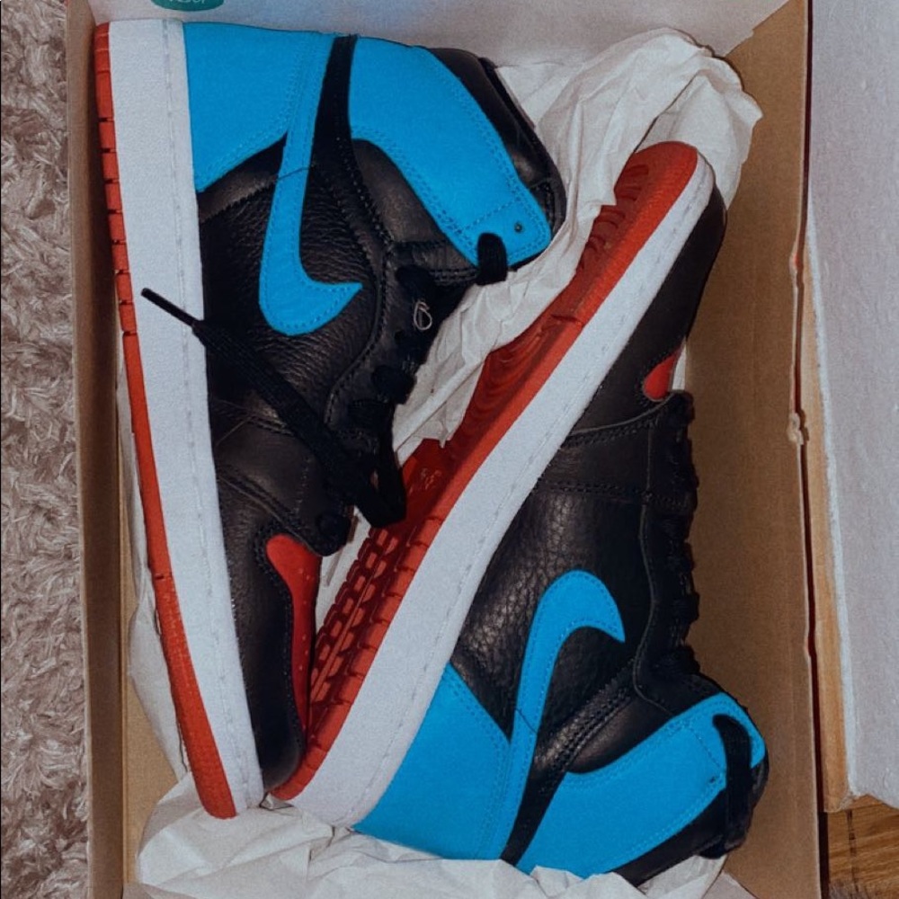NEW JORDAN 1s